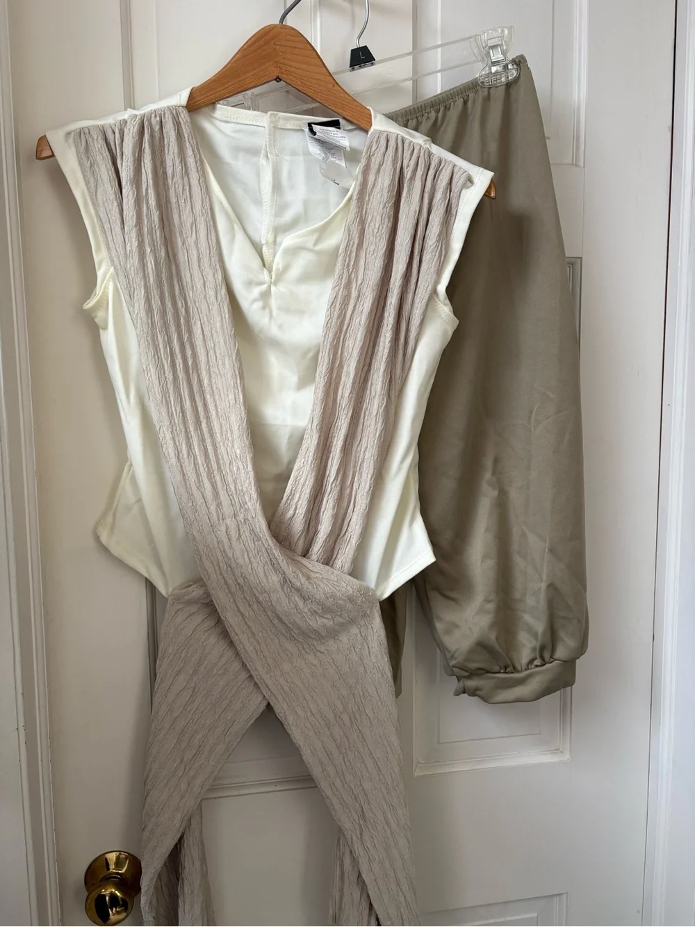 Star Wars Rey Women's costume in Cream and Brown, Adult size small